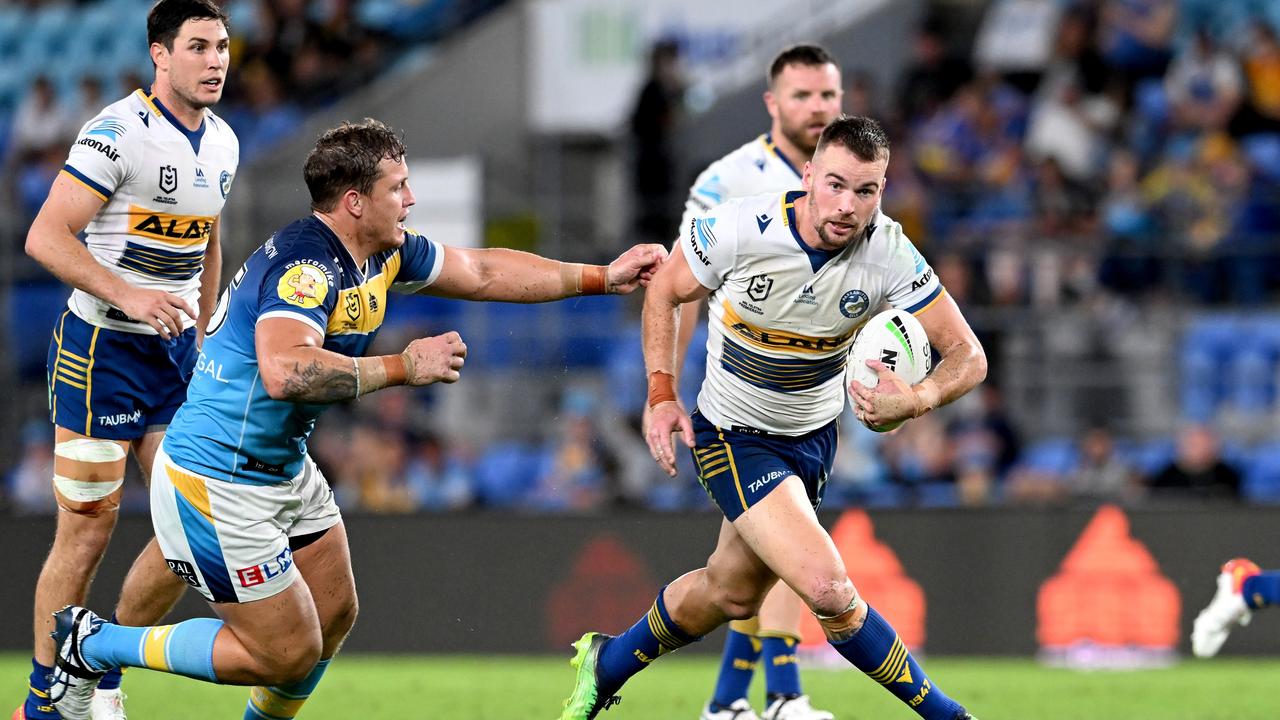 GOLD COAST, AUSTRALIA - APRIL 09: Clinton Gutherson of the Eels breaks away from the defence during the round five NRL match between the Gold Coast Titans and the Parramatta Eels at Cbus Super Stadium, on April 09 2022, in Gold Coast, Australia. (Photo by Bradley Kanaris/Getty Images)