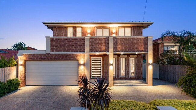 25 Cabinda Drive, Keysborough, sold for $1.601m.