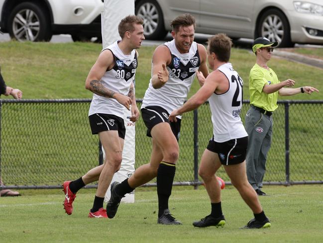 Jed Turner scores for the Sharks. Picture: Tertius Pickard