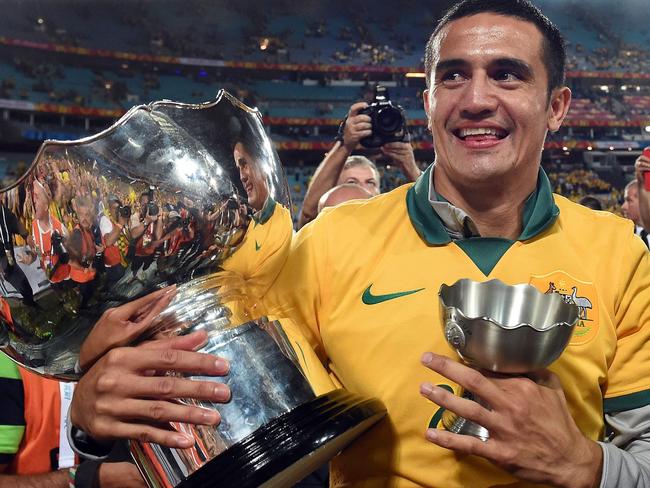 (FILES) This file photo taken on January 31, 2015 shows Australia's Tim Cahill celebrating during the victory run after beating South Korea in the AFC Asian Cup football final at Stadium Australia in Sydney.   Tim Cahill is returning to Australia to end his career playing in the A-League for Melbourne City, putting to rest speculation over the talismanic striker's future. / AFP PHOTO / SAEED KHAN / --IMAGE RESTRICTED TO EDITORIAL USE - STRICTLY NO COMMERCIAL USE--