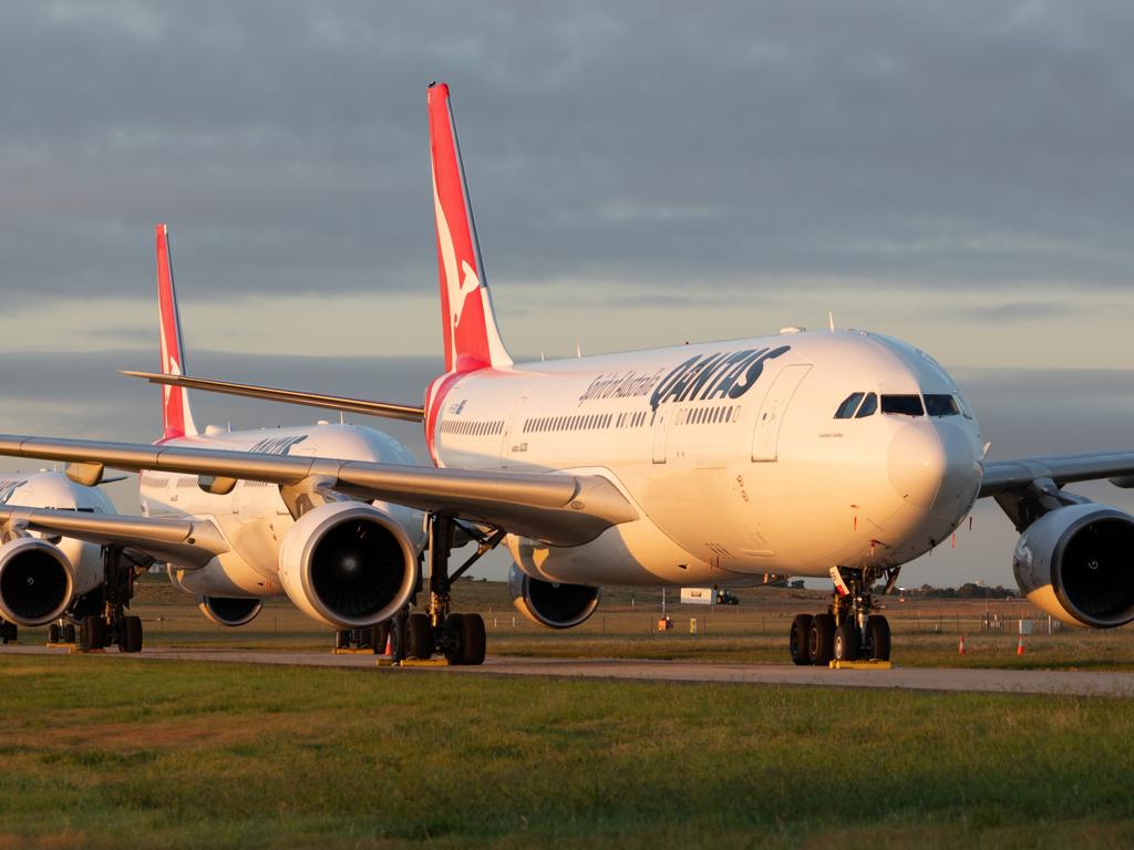Qantas pilots praised for flying A330 into Perth on one engine