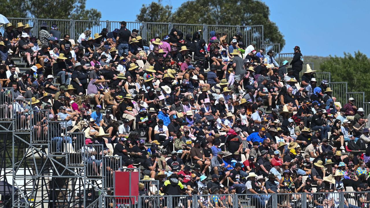 Summernats Wild brawl erupts between security and revellers at major motoring festival The