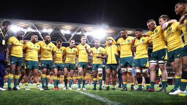 BRISBANE, AUSTRALIA - JUNE 09: Will Genia of the Wallabies speaks to his team in a huddle after victory during the International Test match between the Australian Wallabies and Ireland at Suncorp Stadium on June 9, 2018 in Brisbane, Australia. (Photo by Mark Kolbe/Getty Images)