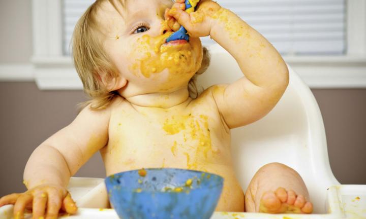 Messy eating & children: tips to help