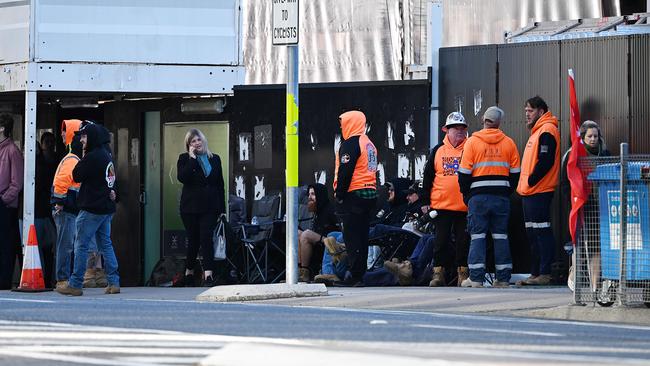 A CFMEU picket line at a Cross River Rail site in Roma St, Brisbane. Picture: Lyndon Mechielsen