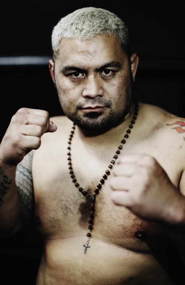 mark-hunt-v-fabricio-werdum-ufc-180-super-samoan-power-can-shock-world-in-interim-heavyweight