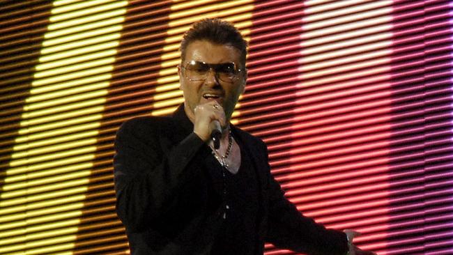 George Michael Performs Live Rendition of Rihanna's 'Russian Roulette