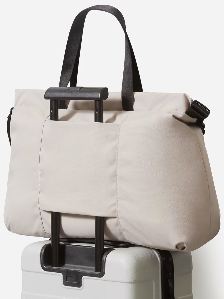 Everlane Review: ReNew Traveler Tote (c/o) and comparison to the