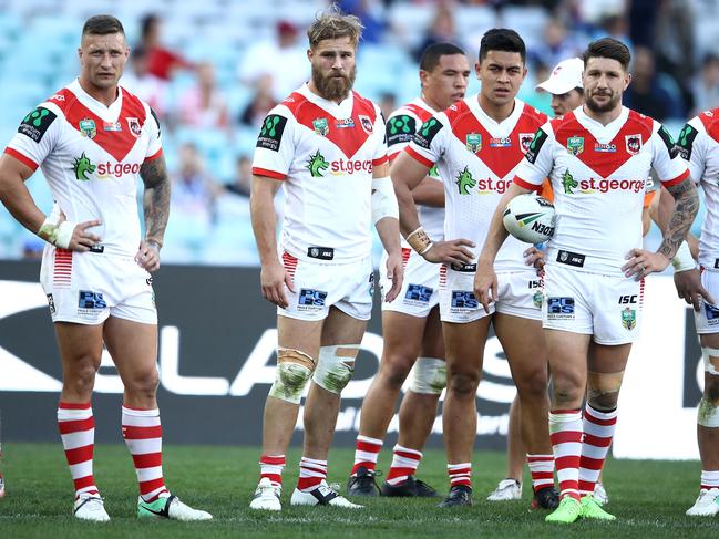 SYDNEY, AUSTRALIA - SEPTEMBER 03: The Dragons team look dejected after a Bulldogs try during the round 26 NRL match between the St George Illawarra Dragons and the Canterbury Bulldogs at ANZ Stadium on September 3, 2017 in Sydney, Australia.  (Photo by Mark Kolbe/Getty Images)