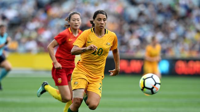 Sam Kerr of the Matildas chases the ball, during an International friendly series match between the Westfield Matildas and China PR at GMHBA stadium in Geelong, Sunday, November 26, 2017. (AAP Image/Joe Castro) NO ARCHIVING, EDITORIAL USE ONLY