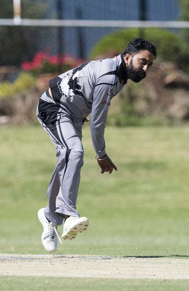 Angrej Singh bowls for Souths Magpies. Picture: Kevin Farmer