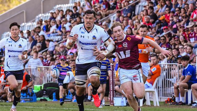 BBC old boys Ben Gunter (left) and Harry McLaughlin-Phillips (right). Queensland Reds v Saitama Panasonic Wild Knights. Picture Credit: StephenTremain.