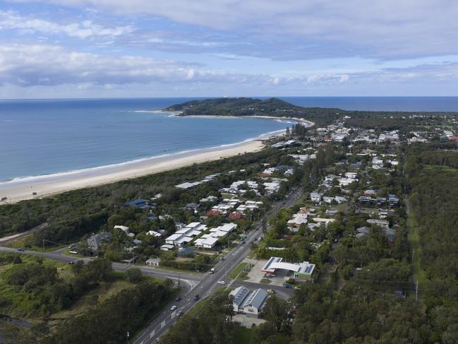 BYRON BAY, AUSTRALIA - JUNE 20: An aerial view of Byron Bay  on June 20, 2020 in Byron Bay, Australia. Domestic tourists have started to return to Byron Bay following the easing of travel restrictions imposed due to the COVID-19 outbreak. All intrastate travel restrictions were lifted in NSW on June 1, allowing people to travel to regional areas within the state. Although borders between NSW, the ACT and Victoria remain open, Australians have been asked not to holiday interstate. Queensland, Western Australia and Tasmania's state borders remain closed, while South Australia is only open to travellers from WA, Tasmania and the Northern Territory while interstate arrivals to the Northern Territory must self isolate for 14 days. (Photo by Brook Mitchell/Getty Images)