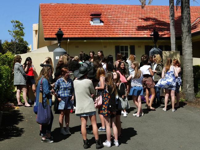 Excitied teen fans gathered outside Jonah’s at Whale Beach in 2013 hoping to catch a glance of their heroes. It was on this occasion that Liam Payne famously had his Calvin Klein undies pinched.