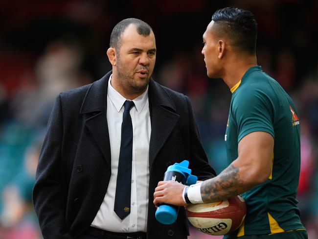 CARDIFF, WALES - NOVEMBER 05:  Michael Cheika the head coach of Australia speaks with Israel Folau of Australia prior to kickoff during the international match between Wales and Australia at the Principality Stadium on November 5, 2016 in Cardiff, Wales.  (Photo by Stu Forster/Getty Images)