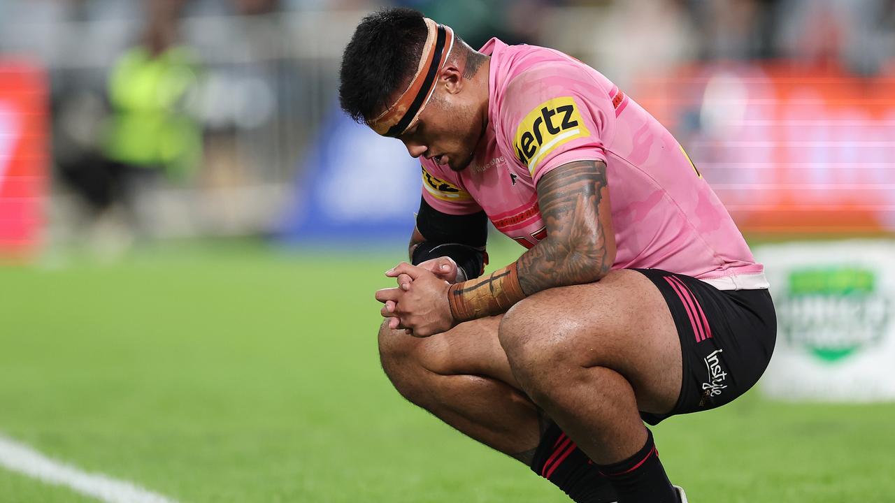 panthers-prop-spencer-leniu-suffers-a-ruptured-testicle-at-training