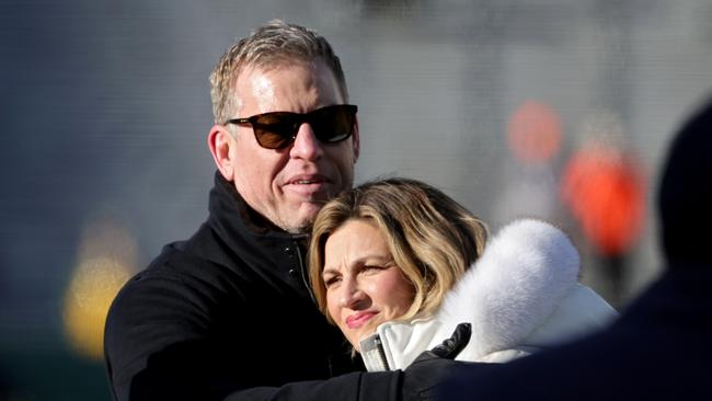 GREEN BAY, WISCONSIN - DECEMBER 25: Troy Aikman and Erin Andrews meet before the game between the Cleveland Browns and the Green Bay Packers at Lambeau Field on December 25, 2021 in Green Bay, Wisconsin. (Photo by Stacy Revere/Getty Images)