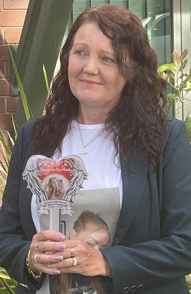 Susan Marcus, mother of 17 yr old Kelsie Davies