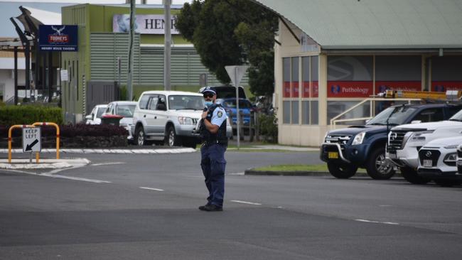 Police direct traffic after the incident on Moon Street. Picture: Tessa Flemming