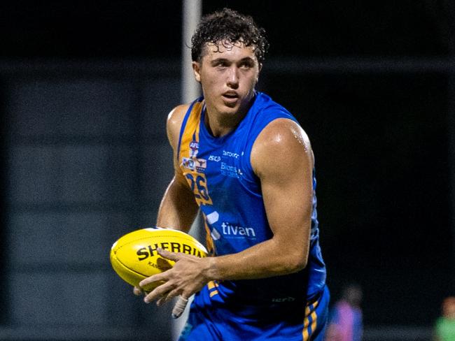 Josh Muraca playing for Wanderers in the 2024-25 NTFL season. Picture: Tymunna Clements / AFLNT Media