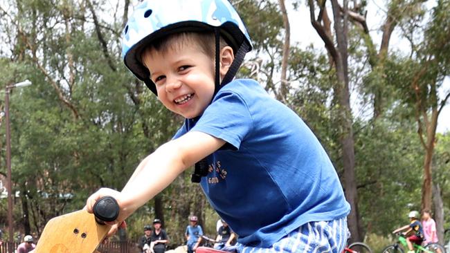 HERSTON AUSTRALIA Saturday 16th November 2024 - Future Brisbane -  Jana Banhuk and her son Leo (3) from Alderley  pictured enjoying the new Victoria Park Urban Pump Track. Picture David Clark