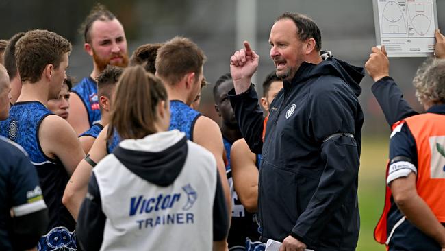 Epping co-coach Glen Lehner talks to his players. Picture: Andy Brownbill