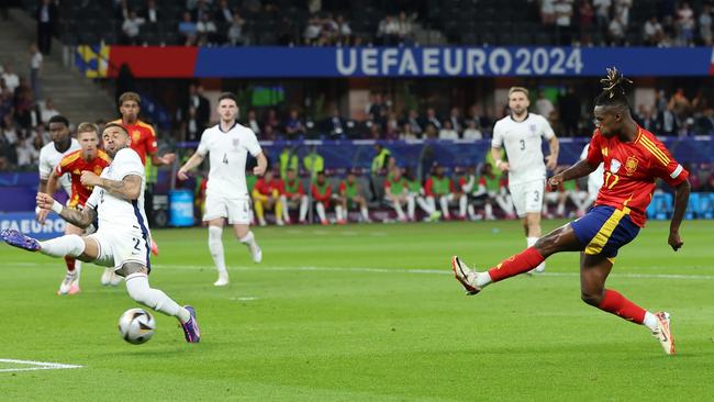 Nico Williams smashes it home. (Photo by Richard Pelham/Getty Images)