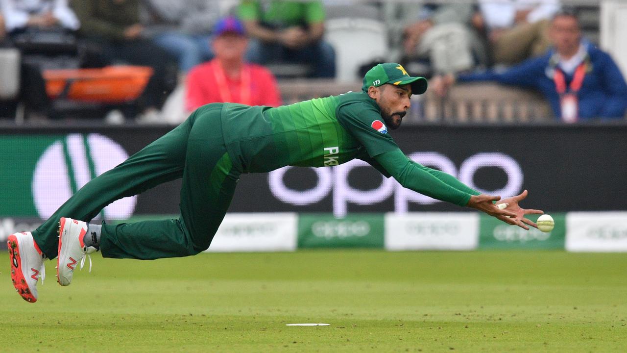 Pakistan's Mohammad Amir drops catch. Photo: Saeed Khan/AFP.
