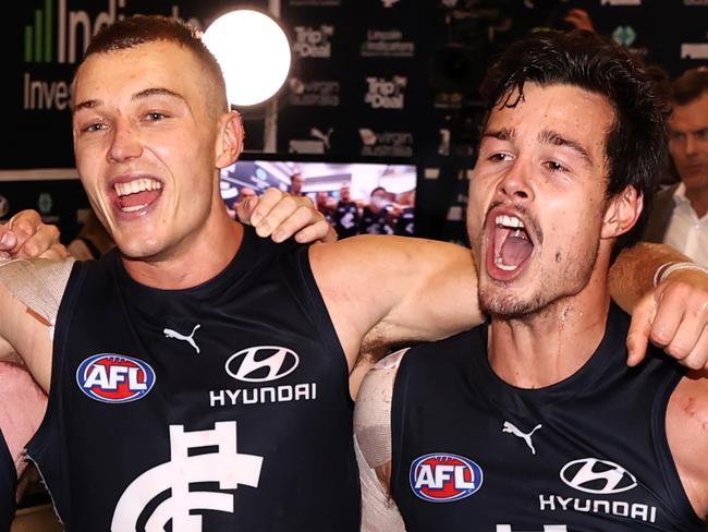 MELBOURNE.  18/03/2022.   AFL. Round 1.  Carlton vs Richmond at the MCG.  Patrick Cripps, Sam Docherty  and Jack Silvagni sing the Carlton song  . Photo by Michael Klein