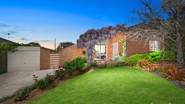 The Carnarvon Drive home, which has a remarkable garden, sold for $576,500.