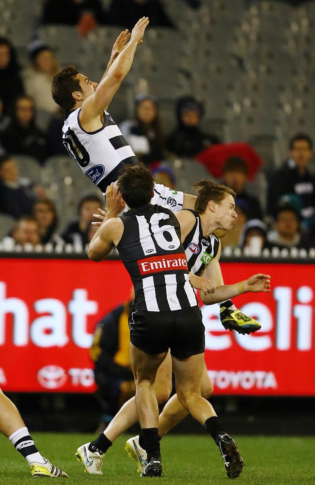 Daniel Menzel marks over Tom Langdon. Picture: Wayne Ludbey