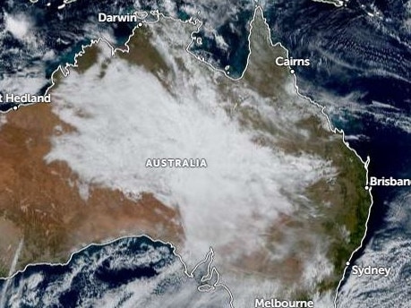 A 3000km rain band is sweeping across Australia. Picture: Earth Zoom