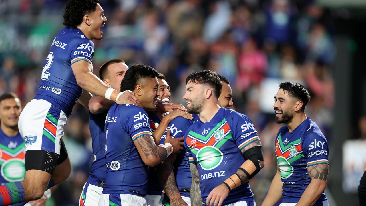 AUCKLAND, NEW ZEALAND - SEPTEMBER 16: Addin Fonua-Blake scores a try during the NRL Semi Final match between the New Zealand Warriors and Newcastle Knights at Go Media Stadium Mt Smart on September 16, 2023 in Auckland, New Zealand. (Photo by Fiona Goodall/Getty Images)