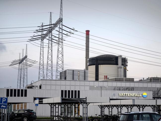 This photo taken on December 12, 2019 shows the Ringhals nuclear power plant in Varberg on the southeast coast of Sweden, 650 km south of Gothenburg. Swedish utility Vattenfall said on June 12, 2024 it had shortlisted two British and American companies for the construction of a small modular nuclear reactor at the Ringhals power station in southwestern Sweden. The state-owned group said it had whittled the choice of six potential suppliers down to Britain's Rolls-Royce SMR and American GE Hitachi Nuclear Energy. In November 2023, Sweden's government said it wanted to massively ramp up nuclear energy. (Photo by Bjorn LARSSON ROSVALL / TT News Agency / AFP) / Sweden OUT