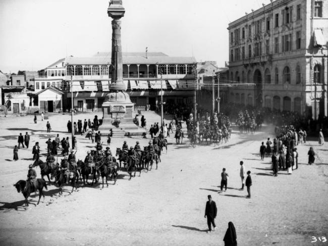 OCTOBER 1918 : Australian soldiers capture Damascus in Syria 10/18 with General Harry Clauvel leading the Light Horse during World War One (WWI).Pic courtesy Australian War Memorial B313.Australia's First CenturyHistoricalAustralian Armed Forces / Army