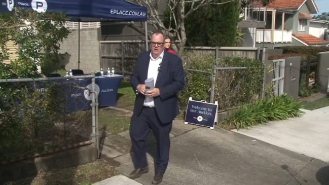 Replay: Brisbane house auction - 12 Renton St, Camp Hill