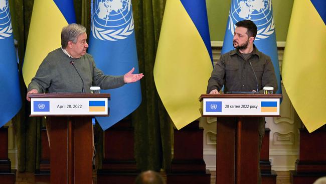 Ukrainian Preident Volodymyr Zelenskyy (R) and UN Secretary-General Antonio Guterres give a joint press conference following their talks in Kyiv on April 28, 2022. Picture: AFP