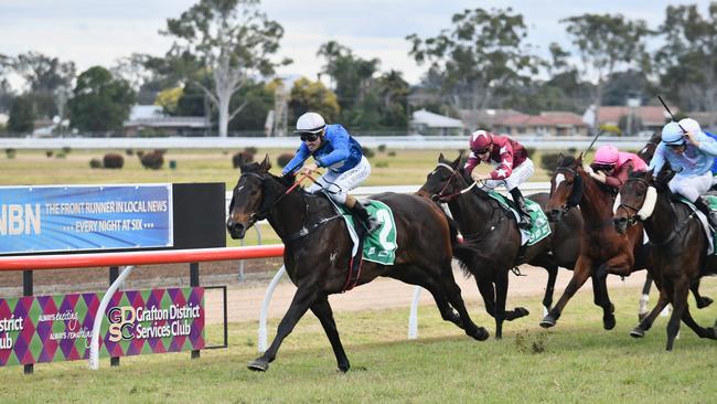 Two Big Fari, trained by Todd Howlett, secured its sixth win from nine starts when the four-year-old stormed home to take out the the $50,000 Village Green Hotel Showcase Class 6 Handicap (1200m).