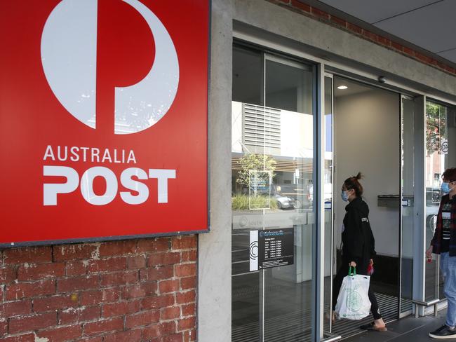 MELBOURNE, AUSTRALIA-NewsWire Photos OCTOBER 1, 2020 : Australia Post is hiring 4000 new employees ahead of what it says will be its "biggest Christmas ever".  Customers enter Australia Post in Market St. South Melbourne. Picture : NCA / NewsWire / Ian Currie