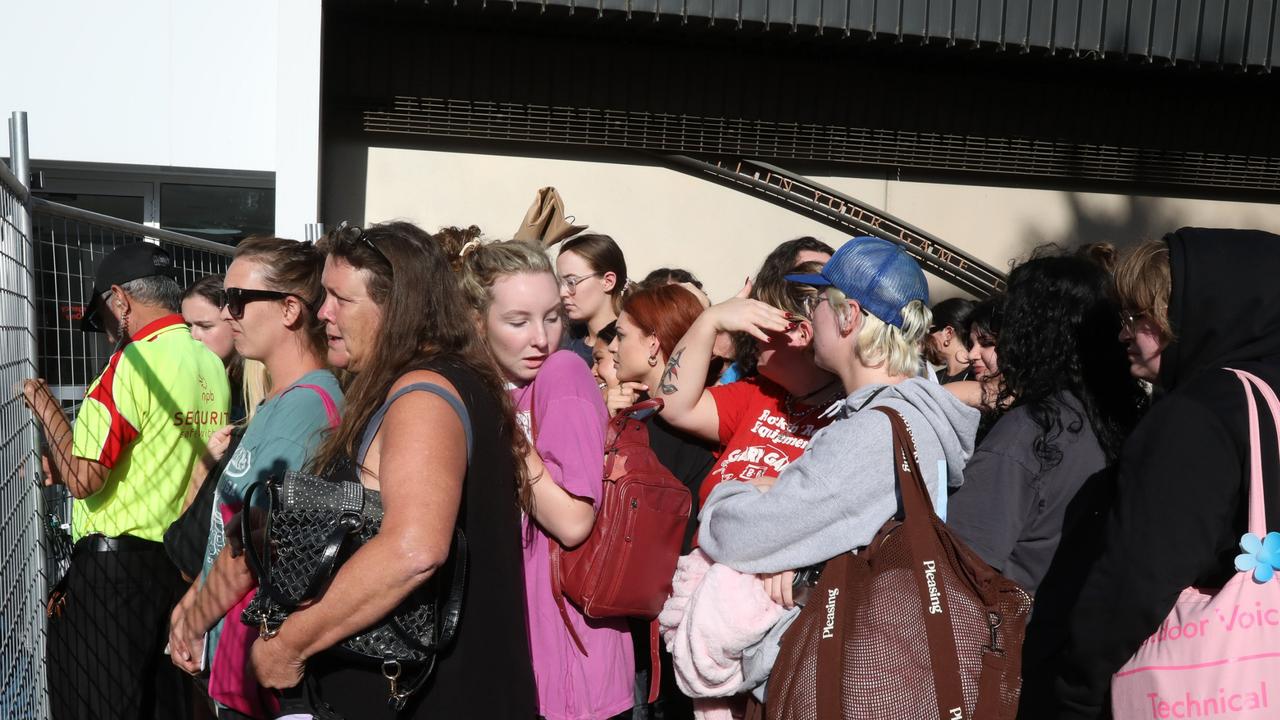 Fans at the front of the line, crammed against fence after lining up from early hours. Picture: NCA NewsWire /Philip Gostelow