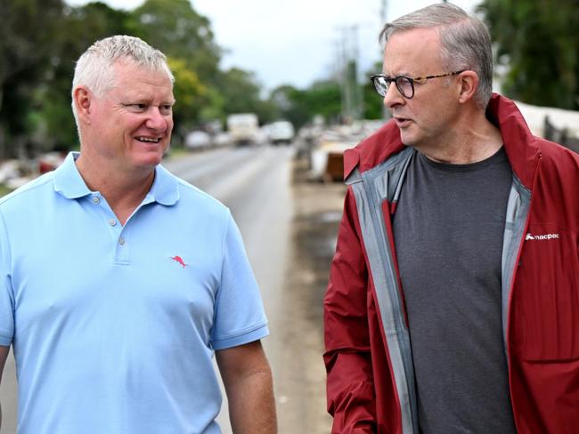 MURWILLUMBAH, AUSTRALIA - MARCH 11: Federal Opposition Leader Anthony Albanese (C) talks to residents Brett (L) and Leanne Bugg outside their flood-affected home on March 11, 2022 in Murwillumbah, Australia. Residents across the NSW Northern Rivers areas are assessing the damage and losses as floodwaters recede. The area is now facing a housing crisis as thousands of homes have been left uninhabitable following the floods. (Photo by Dan Peled/Getty Images)