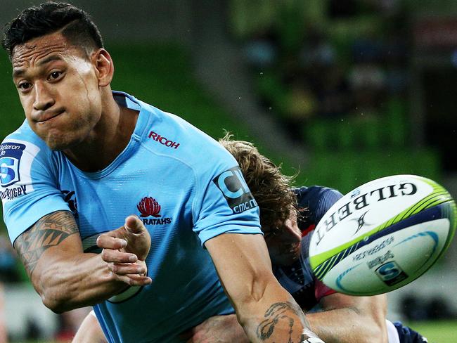 Melbourne Rebels v NSW Waratahs Super Rugby at AAMI Park, Israel Folau gets a pass away. Melbourne. 20th February 2015. Picture: Colleen Petch.