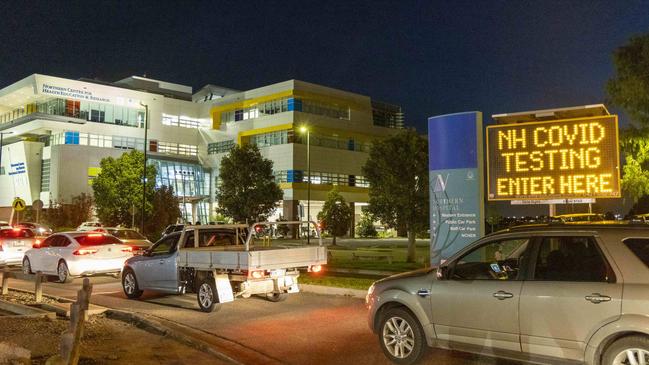 A rush to get tested in Epping on Monday night. Picture: Wayne Taylor