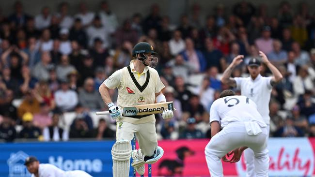 England players react after Australia's Steven Smith (C) edges narrowly past wicketkeeper Jonny Bairstow. Picture: AFP