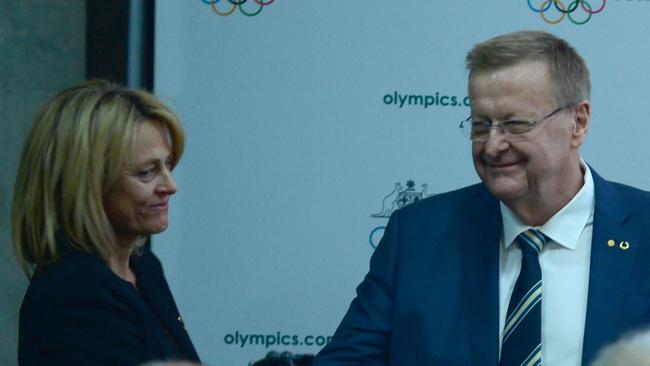 Coates shakes hands with Roche after the AOC vote in 2017. Photo: Peter Parks/AFP