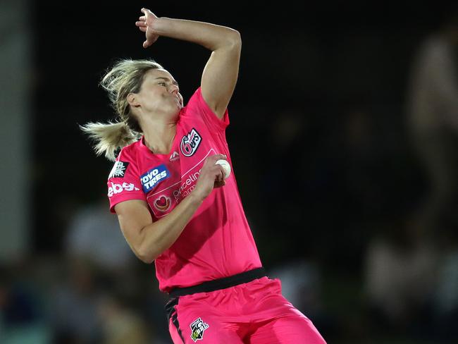 Ellyse Perry sends down a delivery for the Sixers. Picture. Phil Hillyard