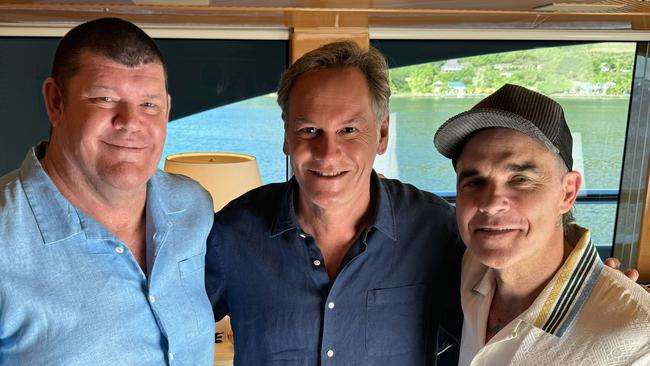 Robbie Williams (right) and James Packer (left) with 7NEWS Spotlight’s Liam Bartlett in upcoming episode of Seven Spotlight. Picture: Supplied by 7NEWS Spotlight