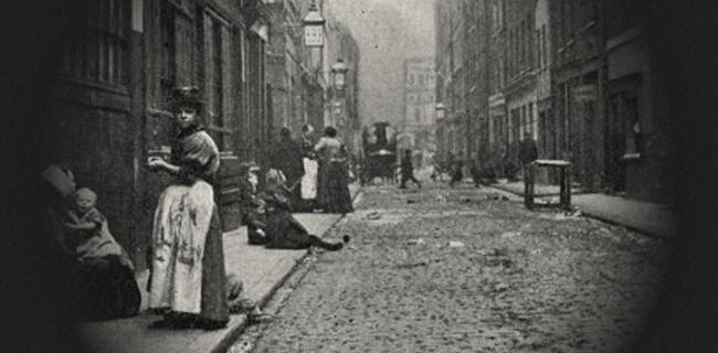 A photogprah of Dorset St in Whitechapel in the late 19th century.