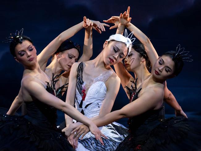 Kiki Saito as Odette with Carina Roberts, Claire Voss, Mayume Noguromi and Candice Adea in Swan Lake. Picture: Clinton Bradbury