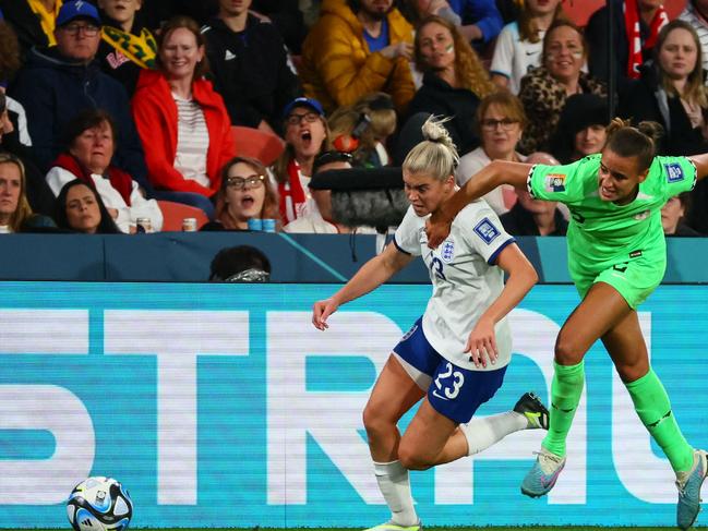 Alessia Russo jostles with Ashleigh Plumptre. Picture: Patrick Hamilton / AFP.